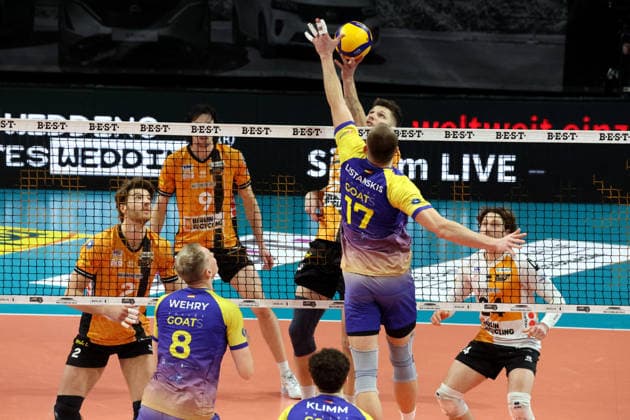 DEU, DVV, 1 VBL, BR Volleys vs Central Germany, 22 02 2026, Max Schmeling Halle, Berlin, DEU, DVV, 1 VBL, BR Volleys vs Central Germany, in the picture Ruben Schott BR Volleys 13 , Valdas Listanskis Central Germany 17 nordphotoxGmbHx xEngler nph00076
