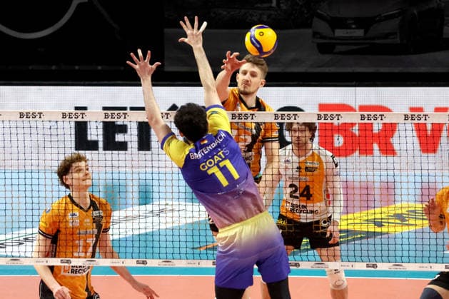 DEU, DVV, 1 VBL, BR Volleys vs Central Germany, 22 02 2026, Max Schmeling Halle, Berlin, DEU, DVV, 1 VBL, BR Volleys vs Central Germany, in the picture Florian Krage Brewitz BR Volleys 12 , Nick Breitenbach Central Germany 11 nordphotoxGmbHx xEngler nph00076