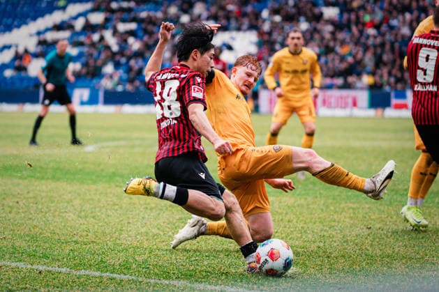 2 Bundesliga Hannover 96 vs Dynamo Dresden, 22 02 2026 Daisuke Yokota Hannover 96, 18 on the ball against Robert Wagner SG Dynamo Dresden, 18 Soccer, 2 Bundesliga, Matchday 23 Hannover 96 vs Dynamo Dresden on 22 02 2026 at Heinz von Heiden Arena, Hannover DFL REGULATIONS PROHIBIT ANY USE OF PHOTOGRAPHS AS IMAGE SEQUENCES AND OR QUASI VIDEO Copyright: xBEAUTIFULxSPORTS Tonhäuserx