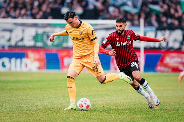 2 Bundesliga Hannover 96 vs Dynamo Dresden, 22 02 2026 Thomas Keller SG Dynamo Dresden, 39 plays the ball, behind him Elias Saad Hannover 96, 24 Soccer, 2 Bundesliga, 23 Matchday Hannover 96 vs Dynamo Dresden on 22 02 2026 at Heinz von Heiden Arena, Hannover DFL REGULATIONS PROHIBIT ANY USE OF PHOTOGRAPHS AS IMAGE SEQUENCES AND OR QUASI VIDEO Copyright: xBEAUTIFULxSPORTS Tonhäuserx