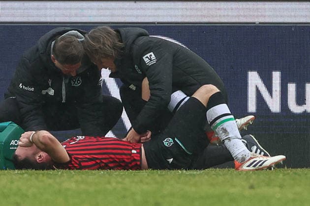 2 Bundesliga Hannover 96 Dynamo Dresden on 22 02 2026 at the Heinz von Heiden Arena in Hannover Boris Tomiak Hannover Injured, injury, pain MH