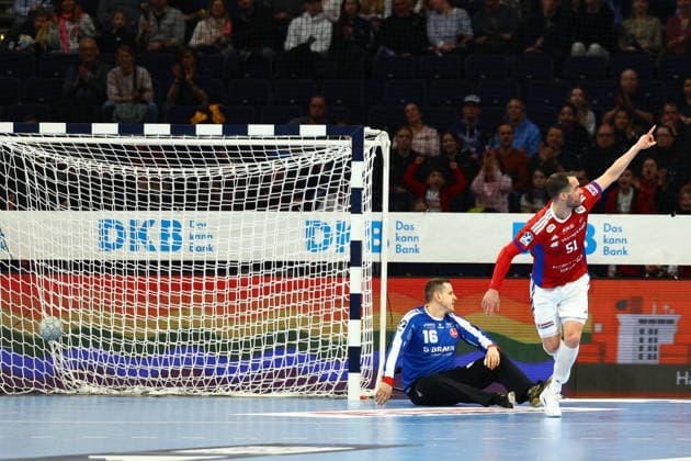 Handball I Men I Season 2025 2026 I Bundesliga I 22 Matchday I HSV Hamburg MT Melsungen I 22 02 2026 Nebojsa Simic 16, MT Melsungen Casper Ulrich Mortensen 51, HSV Hamburg jubelt Hamburg Barclaycard Arena Hamburg Germany Copyright: xLobeca RalfxHomburgx