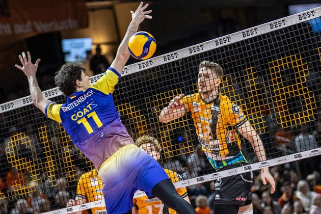 22 02 26, Volleyball, Men BR Volleys Volley Goats Mitteldeutschland, Bundesliga, 23 Matchday, Max Schmeling Halle Florian Krage BR Volleys plays the ball over the net BR Volleys Volley Goats Mitteldeutschland,