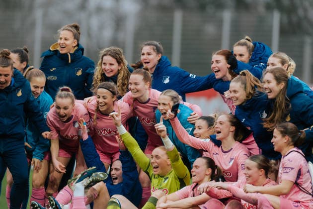22.02.26, Women, Football, Google Pixel Frauen Bundesliga, Season 2025 2026, Bayer 04 Leverkusen - TSG 1899 Hoffenheim, Matchday 19 Team Hoffenheim celebration of the win after the match with a group photo Leverkusen Ulrich-Haberland-Stadion NRW Deutschland