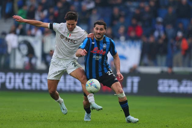 February 22, 2026, Bergamo, Lombardia: Napoli s Antonio Vergara and Atalanta s Sead Kolasinac during the Italian Serie A soccer match Atalanta BC vs SSC Napoli at the New Balance Arena in Bergamo, Italy, 22 February 2026..ANSA MICHELE MARAVIGLIA. Serie A: Atalanta-Napoli  - ZUMAa110 20260222_zaf_a110_056 Copyright: xMichelexMaravigliax