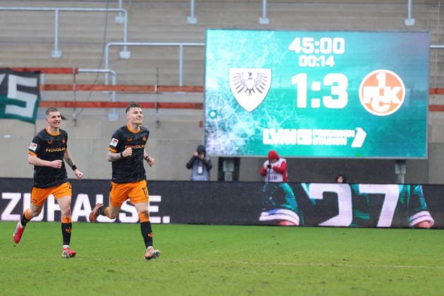 22 02 2026, xrekx, Fußball 2 Bundesliga, Preußen Münster 1 FC Kaiserslautern v l Torjubel nach dem Tor zum celebrating the goal celebrate 1 3 durch Norman Bassette 1 FC Kaiserslautern mit Paul Joly 1 FC Kaiserslautern DFL DFB REGULATIONS PROHIBIT ANY USE OF PHOTOGRAPHS as IMAGE SEQUENCES and or QUASI VIDEO Münster