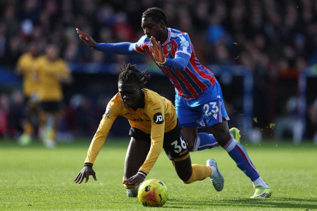 Crystal Palace vs Wolverhampton Wanderers Premier League Mateus Mane of Wolverhampton Wanderers (left) is tackled by Jaydee Canvot of Crystal Palace (right) during the Premier League match between Crystal Palace and Wolverhampton Wanderers at Selhurst Park in London, England, on February 22, 2026. London Greater London  Copyright: xMIxNewsx originalFilename:fletcher-crystalp260222_npK9Y.jpg