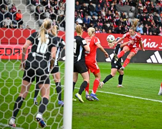 22 02 2026, Google Pixel Womens Soccer Bundesliga 2025 2026, Matchday 19, FC Bayern Munich VfL Wolfsburg, at Bayern Campus Munich, Georgia Stanway FC Bayern Munich with a scoring chance