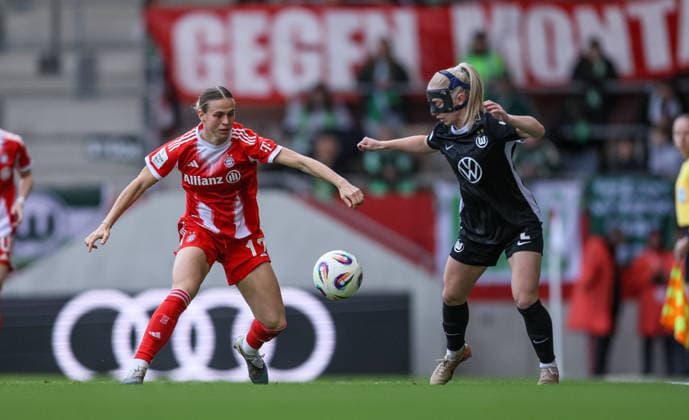 GER, Munich, FC Bayern Munich vs Vfl Wolfsburg, Google Pixel Womens Bundesliga, Football, DFB, Season 2025 2026, FC Bayern Campus, 19 Matchday in picture v l Klara Bühl Bayern Munich Women 17 , Thea Bjelde VfL Wolfsburg Women 2 , Duel DFB DFL REGULATIONS PROHIBIT ANY USE OF PHOTOGRAPHS AS IMAGE SEQUENCES AND OR QUASI VIDEO, 22 02 2026 Copyright: HMBxMedia HendrikxHamelau