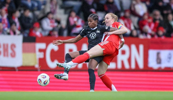 GER, Munich, FC Bayern Munich vs Vfl Wolfsburg, Google Pixel Womens Bundesliga, Football, DFB, Season 2025 2026, FC Bayern Campus, 19 Matchday in picture v l Lineth Beerensteyn VfL Wolfsburg Women 9 , Glodis Perla Viggosdottir Bayern Munich 4 DFB DFL REGULATIONS PROHIBIT ANY USE OF PHOTOGRAPHS AS IMAGE SEQUENCES AND OR QUASI VIDEO, 22 02 2026 Copyright: HMBxMedia HendrikxHamelau