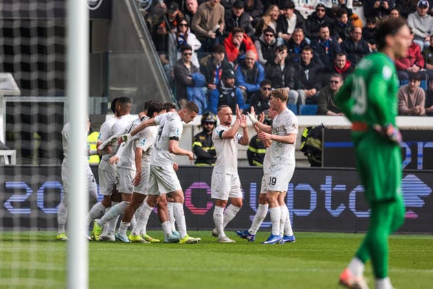 Atalanta BC v SSC Napoli - Serie A Sam Beukema of SSC Napoli celebrates after scoring a goal during the Serie A football match between Atalanta BC and SSC Napoli in Bergamo, Italy, on February 22, 2026, at New Balance Arena. Bergamo Italy  Copyright: xEmanuelexComincinix originalFilename:comincini-atalanta260222_npsNO.jpg