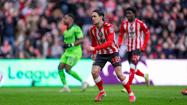 Sunderland v Fulham, Premier League GOAL 1-2 Sunderland midfielder Enzo Le FÃ e (28) scores a goal from the penalty spot to make the score 1-2 during the Premier League match between Sunderland and Fulham at the Stadium Of Light, Sunderland, UK on 22 February 2026. Editorial use only DataCo restrictions apply See www.football-dataco.com , Copyright: xSimonxDaviesx PSI-23794-0038