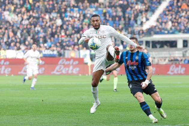 22nd February 2026; Gewiss Stadium, Bergamo, Italy, Serie A Football, Atalanta versus Napoli; Juan Jesus of SSC Napoli under pressure from Nikola Krstovic of Atalanta BC  EmanuelexPennacchio Content restricted for UK based newspaper