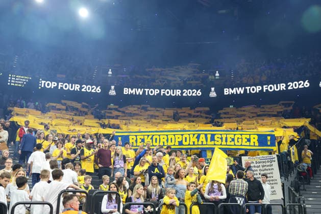 Choreography in the fan block of Alba Berlin, GER, BMA365 Bamberg Baskets vs Alba Berlin, Basketball, BBL Cup, BMW TOP FOUR, Final, Season 2025 2026, 22 02 2026, GER, BMA365 Bamberg Baskets vs Alba Berlin, Basketball, BBL Cup, BMW TOP FOUR, Final, Season 2025 2026, 22 02 2026 Muenchen Copyright: xEibner-Pressefoto JennixMaulx EP_JML