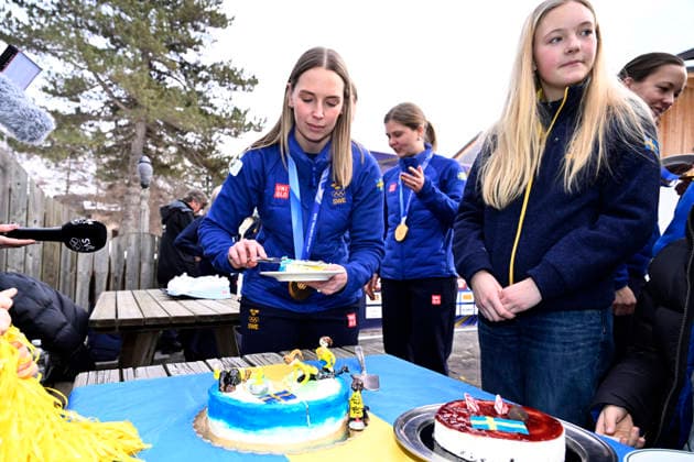 CORTINA, ITALY 20260222 Team Hasselborg celebrates with a gold medal cake after the victory in the final between Switzerland and Sweden in the Olympic curling in Cortina. *** The image is included in the SPORTS PACKAGE. For others PAYMENT IMAGE *** CORTINA ITALY x10050x *** CORTINA, ITALY 20260222 Team Hasselborg celebrates with a gold medal cake after the victory in the final between Switzerland and Sweden in the Olympic curling in Cortina The image is included in the SPORTS PACKAGE For others PAYMENT IMAGE CORTINA ITALY x10050x  Copyright: xPontusxLundahl TTx OLYMPICS 2026 CURLING WOMEN FINAL SWITZERLAND-SWEDER