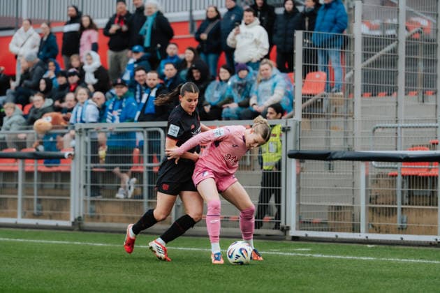 22.02.26, Women, Football, Google Pixel Frauen Bundesliga, Season 2025 2026, Bayer 04 Leverkusen - TSG 1899 Hoffenheim, Matchday 19 Katharina Piljic ( 6 - Bayer 04 Leverkusen) and Laura Gloning ( 20 - TSG 1899 Hoffenheim) duel Leverkusen Ulrich-Haberland-Stadion NRW Deutschland