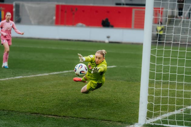 22.02.26, Women, Football, Google Pixel Frauen Bundesliga, Season 2025 2026, Bayer 04 Leverkusen - TSG 1899 Hoffenheim, Matchday 19 Laura Dick ( 1 - TSG 1899 Hoffenheim) save Leverkusen Ulrich-Haberland-Stadion NRW Deutschland