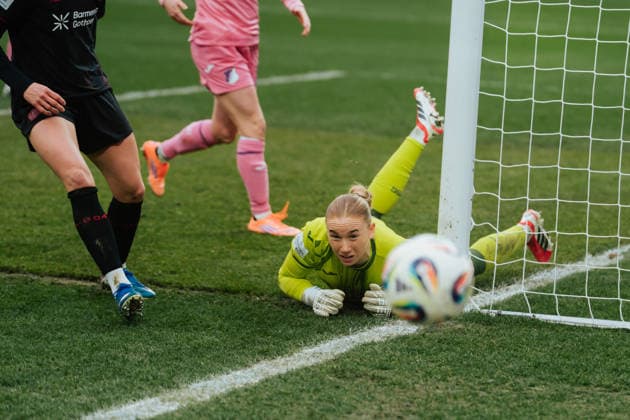 22.02.26, Women, Football, Google Pixel Frauen Bundesliga, Season 2025 2026, Bayer 04 Leverkusen - TSG 1899 Hoffenheim, Matchday 19 Laura Dick ( 1 - TSG 1899 Hoffenheim) after save Leverkusen Ulrich-Haberland-Stadion NRW Deutschland