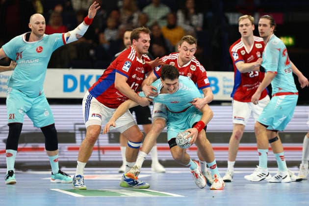 13 Niklas Weller Handball Sport Verein Hamburg and 33 Moritz Sauter Handball Sport Verein Hamburg , 4 Nikolaj Enderleit MT Melsungen Handball I Men I Bundesliga Daikin HBL I Season 2025 2026 I 22 Matchday I Handball Sport Verein Hamburg MT Melsungen I 22 02 2026 I Barclays Arena