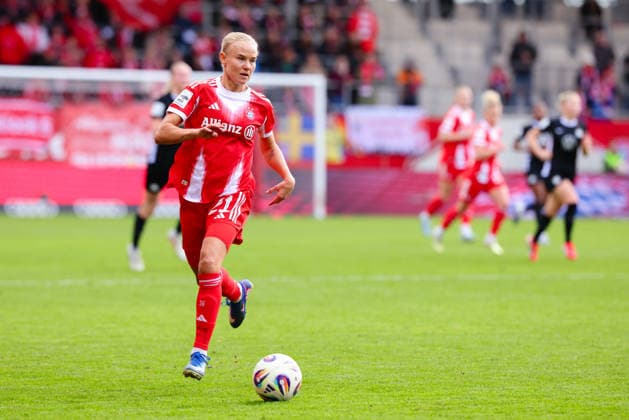 Pernille Harder 21, FC Bayern Munich at the match between FC Bayern Munich v VfL Wolfsburg, Football, Women, Google Pixel Women Bundesliga, 2025 2026, 19 Matchday on 22 02 2026 in Munich, FC Bayern Campus DFL and DFB regulations prohibit any use of photographs as image sequences and or quasi video Bayern Germany