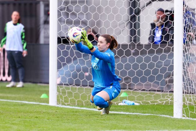 Stina Johannes 1, VfL Wolfsburg can easily hold the free kick in the match between FC Bayern Munich v VfL Wolfsburg, Football, Women, Google Pixel Women Bundesliga, 2025 2026, 19 Matchday on 22 02 2026 in Munich, FC Bayern Campus DFL and DFB regulations prohibit any use of photographs as image sequences and or quasi video Bayern Germany