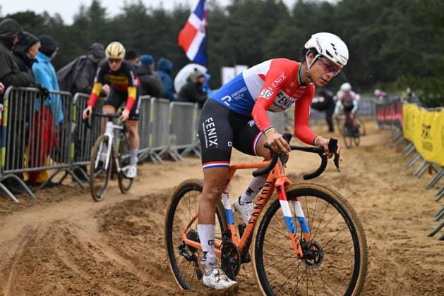 Dutch Ceylin Del Carmen Alvarado pictured in action during the women s elite race at the Sluitingsprijs Oostmalle cyclocross race, Sunday 22 February 2026, in Oostmalle, the last race of the 2025-2026 cyclocross season. LUCxCLAESSEN  x164535951x