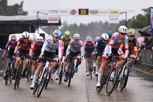 the pack of the riders pictured during the women s elite race at the Sluitingsprijs Oostmalle cyclocross race, Sunday 22 February 2026, in Oostmalle, the last race of the 2025-2026 cyclocross season. LUCxCLAESSEN  x164536078x