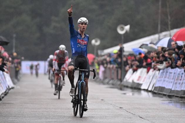 Belgian Niels Vandeputte celebrates as he crosses the finish line to win the men s elite race at the Sluitingsprijs Oostmalle cyclocross race, Sunday 22 February 2026, in Oostmalle, the last race of the 2025-2026 cyclocross season. LUCxCLAESSEN  x164536632x