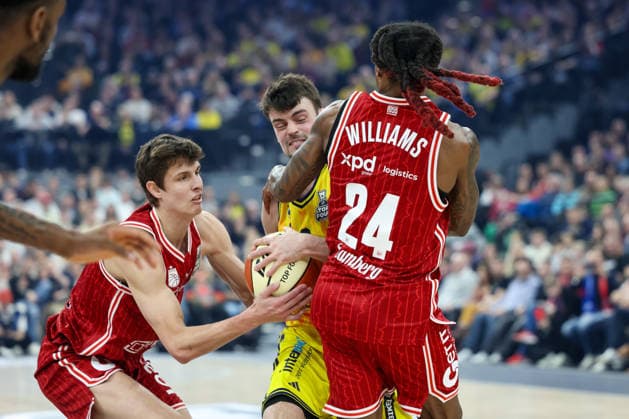 Jonas Mattisseck Alba Berlin, 09 with Cobe Williams BMA365 Bamberg Baskets, 24 and Richard Balint BMA365 Bamberg Baskets, 11 , GER, BMA365 Bamberg Baskets vs Alba Berlin, Basketball, BBL Pokal, BMW TOP FOUR, Final, Season 2025 2026, 22 02 2026, GER, BMA365 Bamberg Baskets vs Alba Berlin, Basketball, BBL Pokal, BMW TOP FOUR, Final, Season 2025 2026, 22 02 2026 Muenchen Copyright: xEibner-Pressefoto JennixMaulx EP_JML