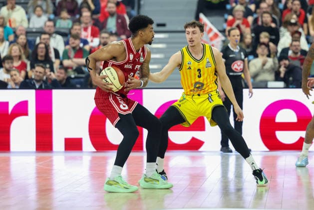 Demarcus Demonia BMA365 Bamberg Baskets, 08 with Alex OConnell Alba Berlin, 03 , GER, BMA365 Bamberg Baskets vs Alba Berlin, Basketball, BBL Pokal, BMW TOP FOUR, Final, Season 2025 2026, 22 02 2026, GER, BMA365 Bamberg Baskets vs Alba Berlin, Basketball, BBL Pokal, BMW TOP FOUR, Final, Season 2025 2026, 22 02 2026 Muenchen Copyright: xEibner-Pressefoto JennixMaulx EP_JML