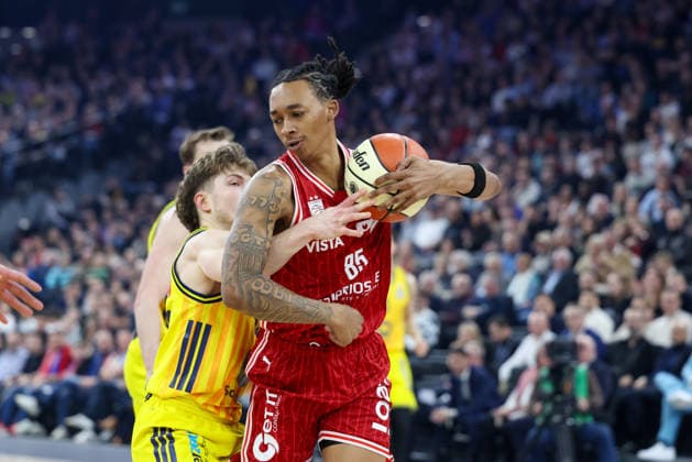 Bennet Hundt Alba Berlin, 33 with Austin Crowley BMA365 Bamberg Baskets, 85 , GER, BMA365 Bamberg Baskets vs Alba Berlin, Basketball, BBL Pokal, BMW TOP FOUR, Final, Season 2025 2026, 22 02 2026, GER, BMA365 Bamberg Baskets vs Alba Berlin, Basketball, BBL Pokal, BMW TOP FOUR, Final, Season 2025 2026, 22 02 2026 Muenchen Copyright: xEibner-Pressefoto JennixMaulx EP_JML