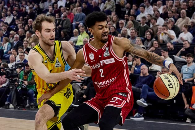 German Basketball League BBL Cup, BMA365 Bamberg BASKETS vs ALBA Berlin, Berlin ALBA, Bamberg BMA365 BASKETS, 2026 02 22 in Munich SAP Garden DELOW Malte ALBA Berlin Small Forward SF Nr6 BER6 , WATSON Ibi BMA365 Bamberg BASKETS Small Forward SF Nr2 BAM2 sportworld Munich SAP Garden Bayern Germany