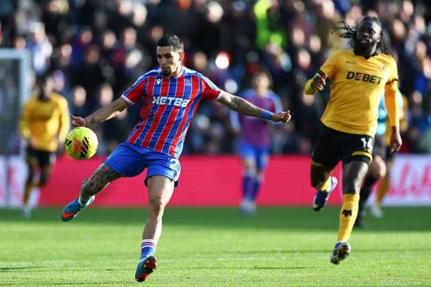 Daniel Munoz of Crystal Palace chased by Tolu Arokodare of Wolverhampton Wanderers Crystal Palace v Wolverhampton Wanderers, Premier League, Football, Selhurst Park, London, UK - 22 Feb 2026London Selhurst Park United Kingdom EDITORIAL USE ONLY No use with unauthorised audio, video, data, fixture lists, club league logos or live services. Online in-match use limited to 120 images, no video emulation. No use in betting, games or single club league player publications.  Copyright: xSimonxDael Shutterstockx 16681548bl