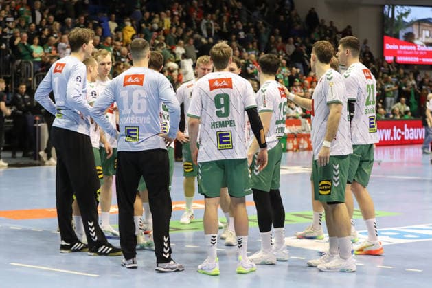22 02 2026, xgox, Handball Daikin HBL SC Magdeburg GWD Minden emspor, v l Minden disappointed, looks disappointed, disappointed Magdeburg