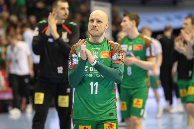 22 02 2026, xgox, Handball Daikin HBL SC Magdeburg GWD Minden emspor, v l Daniel Pettersson Magdeburg, 11 Cheering about the victory, cheering after the end of the game Magdeburg