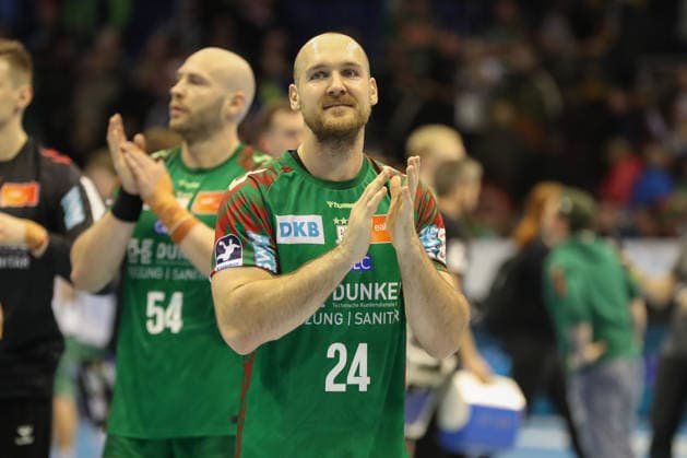 22 02 2026, xgox, Handball Daikin HBL SC Magdeburg GWD Minden emspor, f l Christian O Sullivan Magdeburg, 24 Cheering about the victory, cheering after the end of the game Magdeburg