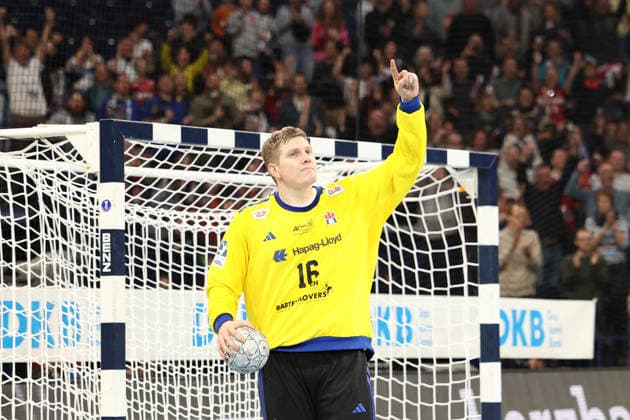 Handball Daikin Handball Bundesliga 2025 2026 Handball Sport Verein Hamburg vs MT Melsungen Goalkeeper Robin Paulsen Haug Hamburg , has held the last 7m, cheering, Barclays Arena Hamburg