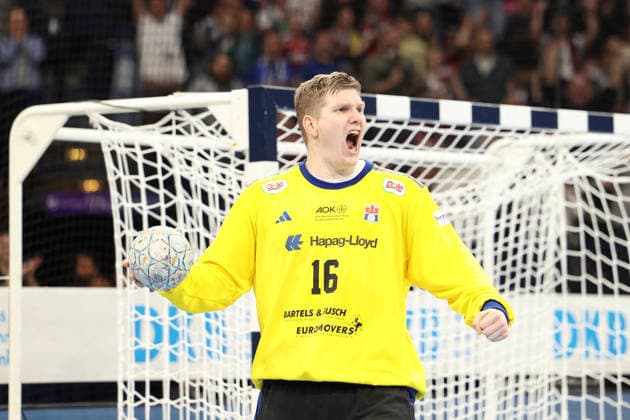 Handball Daikin Handball Bundesliga 2025 2026 Handball Sport Verein Hamburg vs MT Melsungen Goalkeeper Robin Paulsen Haug Hamburg , has held the last 7m, cheering, Barclays Arena Hamburg
