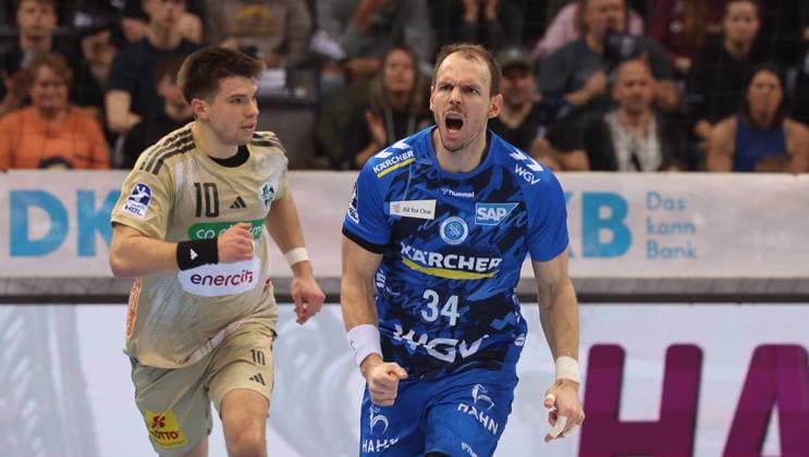Stuttgart , Handball Daikin Bundesliga TVB Stuttgart vs TSV Hannover Burgdorf , from left renars Uscins Hann Kai Häfner TVB