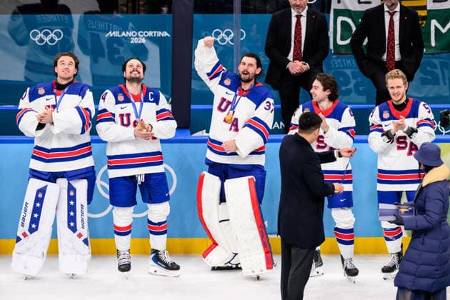260222 Auston Matthews and goaltender Connor Hellebuyck of USA celebrate after the men s Ice hockey, Eishockey final between Canada and USA during day 16 of the 2026 Winter Olympics on February 22, 2026 in Milan. Photo: Carl Sandin BILDBYRAN kod CS JM0802 bbeng ishockey ice hockey Olympic Games, Olympische Spiele, Olympia, OS olympics winter olympics os ol olympiska spel vinter-os olympiske leker milano cortina 2026 milan cortina 2026 milano cortina 2026 olympic games milano cortina 2026 winter olympic games milano cortina-os milano cortina-ol vinter-ol final usa united states canada kanada jubel *** 260222 Auston Matthews and goaltender Connor Hellebuyck of USA celebrate after the men s ice hockey final between Canada and USA during day 16 of the 2026 Winter Olympics on February 22, 2026 in Milan Photo Carl Sandin BILDBYRAN kod CS JM0802 bbeng ishockey ice hockey olympic games olympics winter olympics os ol olympiska spel vinter os olympiske leker milano cortina 2026 milan cortina 2026 milano cortina 2026 olympic games milano cortina 2026 winter olympic games milano cortina os milano cortina ol vinter ol final usa united states canada kanada jubel  Copyright: CARLxSANDIN BB260222CS065