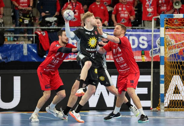 22 02 2026, Germany, Bietigheim, Handball 2 Bundesliga, SG BBM Bietigheim vs TuS N Lübbecke, f l Niko Blaauw TuS , Fabian Wiederstein BBM