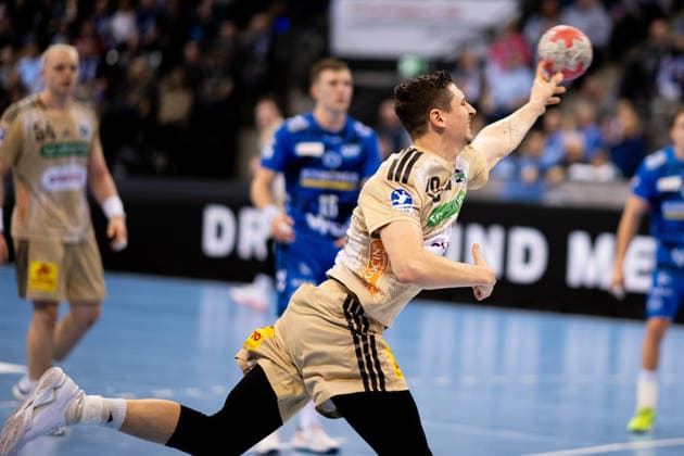 Renars Uscins, TSV Hannover Burgdorf, 10 , on the throw TVB Stuttgart vs TSV Hannover Burgdorf, DAIKIN Handballbundesliga, 22 Matchday, Season 2025 2026, 22 02 2026 Eibner Pressefoto Andreas Ulmer TVB Stuttgart vs TSV Hannover Burgdorf, DAIKIN Handballbundesliga, 22 Matchday, Season 2025 2026, 22 02 2026 Stuttgart Copyright: xEibner-Pressefoto AndreasxUlmerx EP_AUR