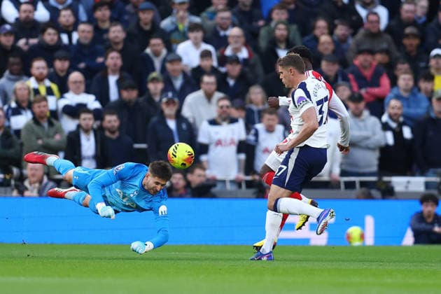 London, England, 22nd February 2026. Guglielmo Vicario of Tottenham Hotspur clears the ball ahead of Micky van de Ven of Tottenham Hotspur and Bukayo Saka of Arsenal during the Tottenham Hotspur vs Arsenal Premier League match at the Tottenham Hotspur Stadium, London. Picture credit should read: Paul Terry Sportimage EDITORIAL USE ONLY. No use with unauthorised audio, video, data, fixture lists, club league logos or live services. Online in-match use limited to 120 images, no video emulation. No use in betting, games or single club league player publications. SPI_013_PT_Tottenham_Arsenal SPI-4545-0013