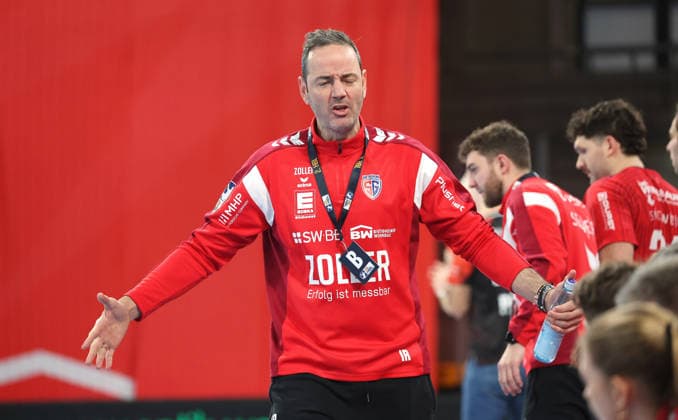 22 02 2026, Germany, Bietigheim, Handball 2 Bundesliga, SG BBM Bietigheim vs TuS N Lübbecke, BBM coach Iker Romero