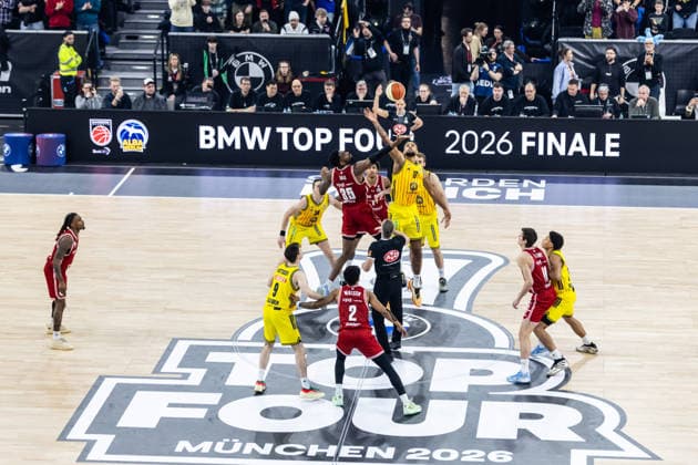 GER, BMW Top Four, Basketball BBL Pokal, Final, BMA365 Bamberg Baskets ALBA Berlin 22 02 2026, SAP Garden, Munich, GER, BMW Top Four, Basketball BBL Pokal, Final, BMA365 Bamberg Baskets ALBA Berlin Tipp off, Ejiofor Onu BMA365 Bamberg Baskets, 35 , Norris Agbakoko ALBA Berlin 17 Photo Alexander Trienitz Munich SAP Garden Bayern Germany