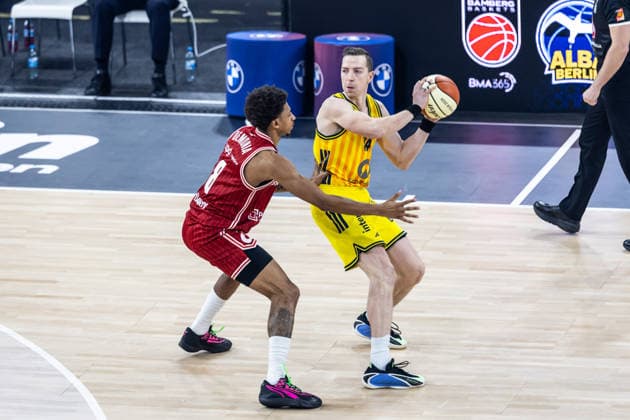 GER, BMW Top Four, Basketball BBL Pokal, Final, BMA365 Bamberg Baskets ALBA Berlin 22 02 2026, SAP Garden, Munich, GER, BMW Top Four, Basketball BBL Pokal, Final, BMA365 Bamberg Baskets ALBA Berlin Justin Bean ALBA Berlin 34 , Demarcus Demonia BMA365 Bamberg Baskets, 8 Photo Alexander Trienitz Munich SAP Garden Bayern Germany