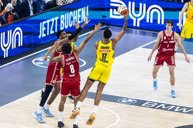 GER, BMW Top Four, Basketball BBL Pokal, Final, BMA365 Bamberg Baskets ALBA Berlin 22 02 2026, SAP Garden, Munich, GER, BMW Top Four, Basketball BBL Pokal, Final, BMA365 Bamberg Baskets ALBA Berlin Norris Agbakoko ALBA Berlin 17 , Demarcus Demonia BMA365 Bamberg Baskets, 8 Photo Alexander Trienitz Munich SAP Garden Bayern Germany