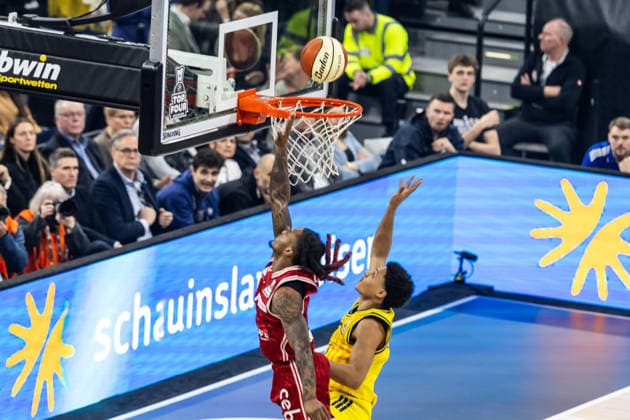 GER, BMW Top Four, Basketball BBL Pokal, Final, BMA365 Bamberg Baskets ALBA Berlin 22 02 2026, SAP Garden, Munich, GER, BMW Top Four, Basketball BBL Pokal, Final, BMA365 Bamberg Baskets ALBA Berlin Cobe Williams BMA365 Bamberg Baskets, 24 , Jack Kayil ALBA Berlin 7 Photo Alexander Trienitz Munich SAP Garden Bayern Germany