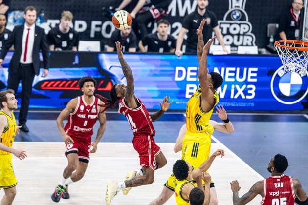 GER, BMW Top Four, Basketball BBL Pokal, Final, BMA365 Bamberg Baskets ALBA Berlin 22 02 2026, SAP Garden, Munich, GER, BMW Top Four, Basketball BBL Pokal, Final, BMA365 Bamberg Baskets ALBA Berlin Cobe Williams BMA365 Bamberg Baskets, 24 , Norris Agbakoko ALBA Berlin 17 Photo Alexander Trienitz Munich SAP Garden Bayern Germany