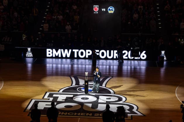 GER, BMW Top Four, Basketball BBL Pokal, Final, BMA365 Bamberg Baskets ALBA Berlin 22 02 2026, SAP Garden, Munich, GER, BMW Top Four, Basketball BBL Pokal, Final, BMA365 Bamberg Baskets ALBA Berlin Atmosphere during the national anthem Photo Alexander Trienitz Munich SAP Garden Bayern Germany